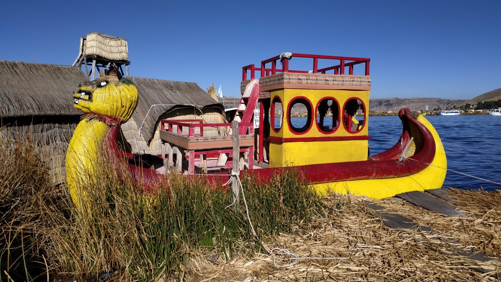barco uros lago titicaca
